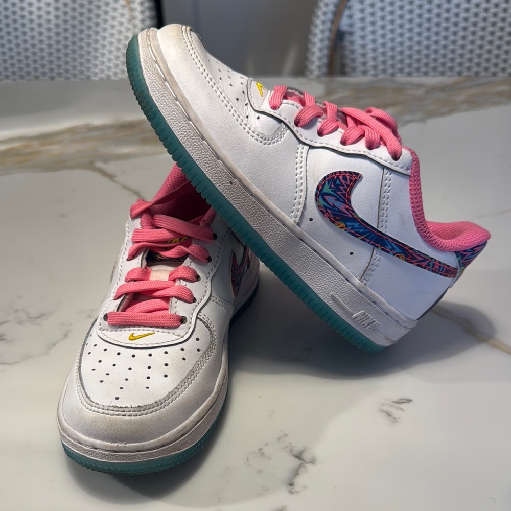 Little Girls Nike White and Pink Shoes with Multicolor Swoosh, size 11, like new